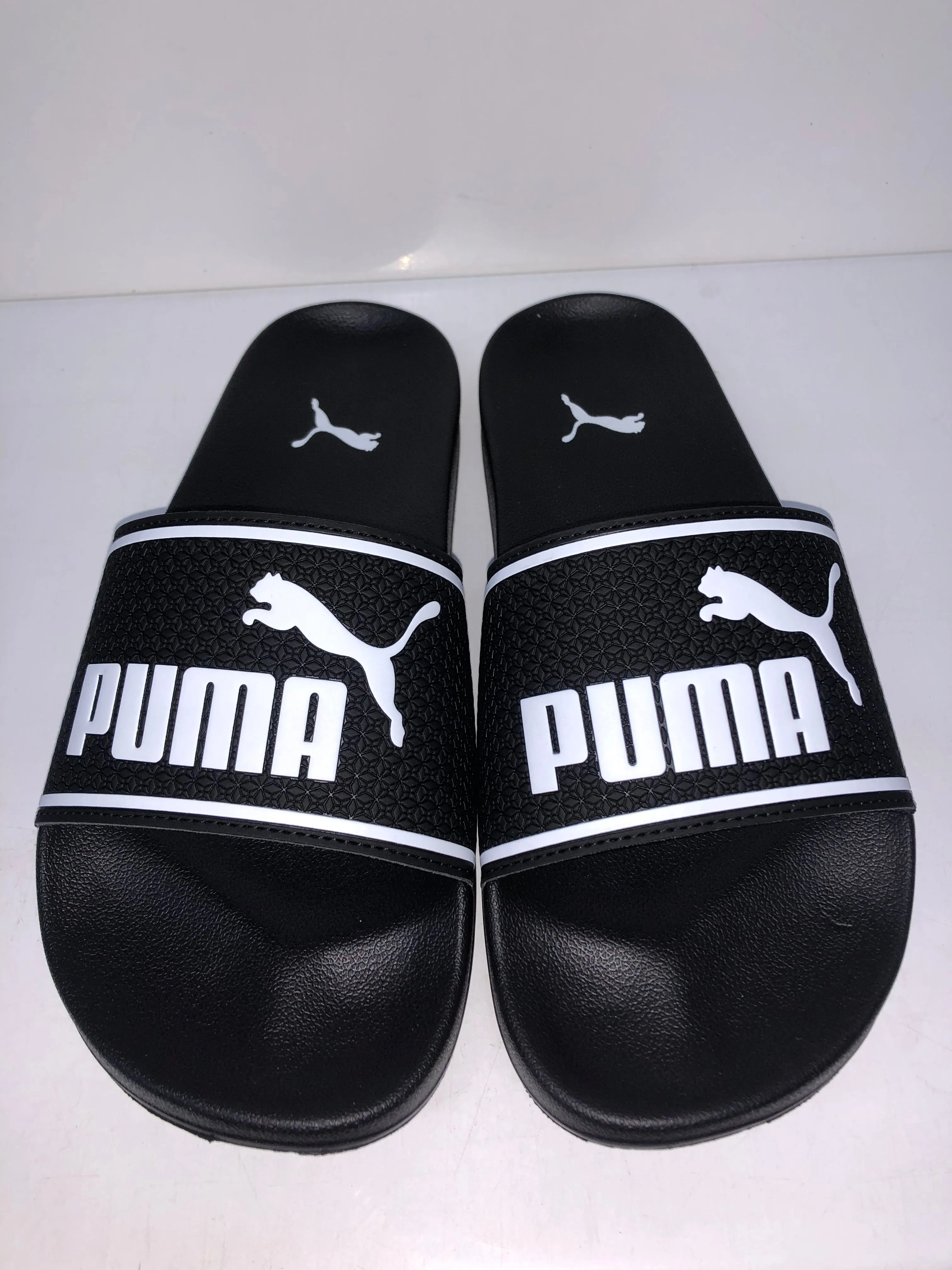 384139 01 BLACK WHITE