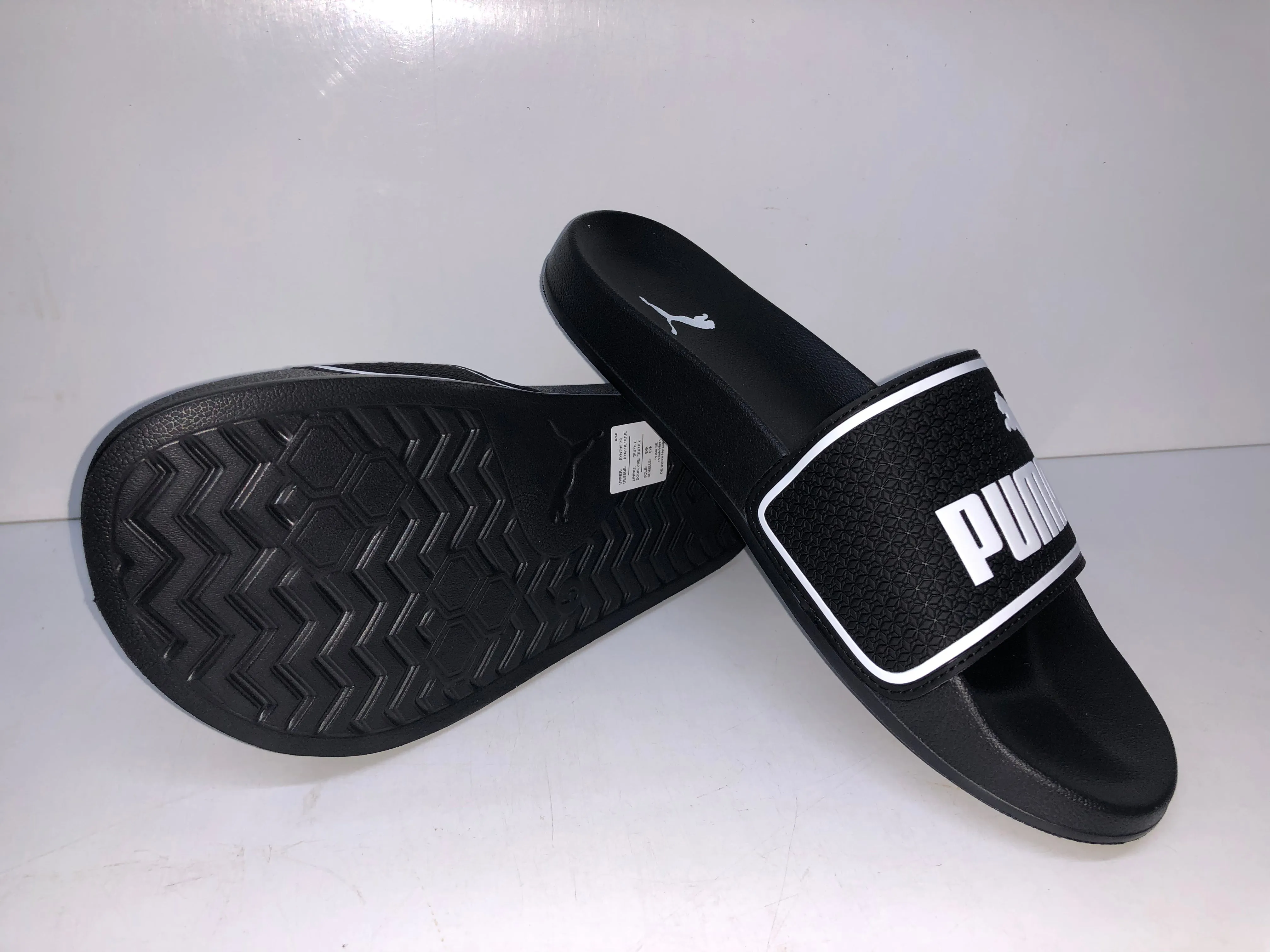 384139 01 BLACK WHITE