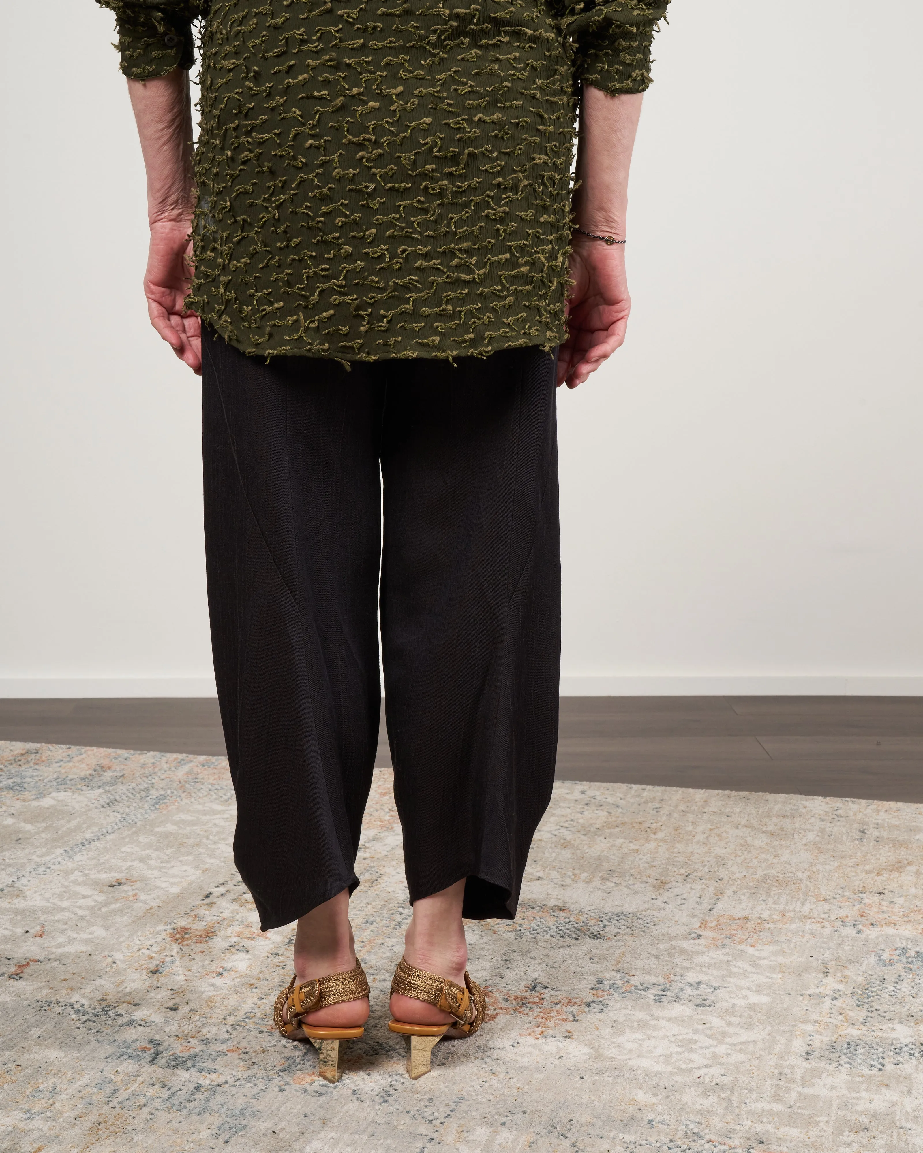 cropped akeo pant - black linen drape