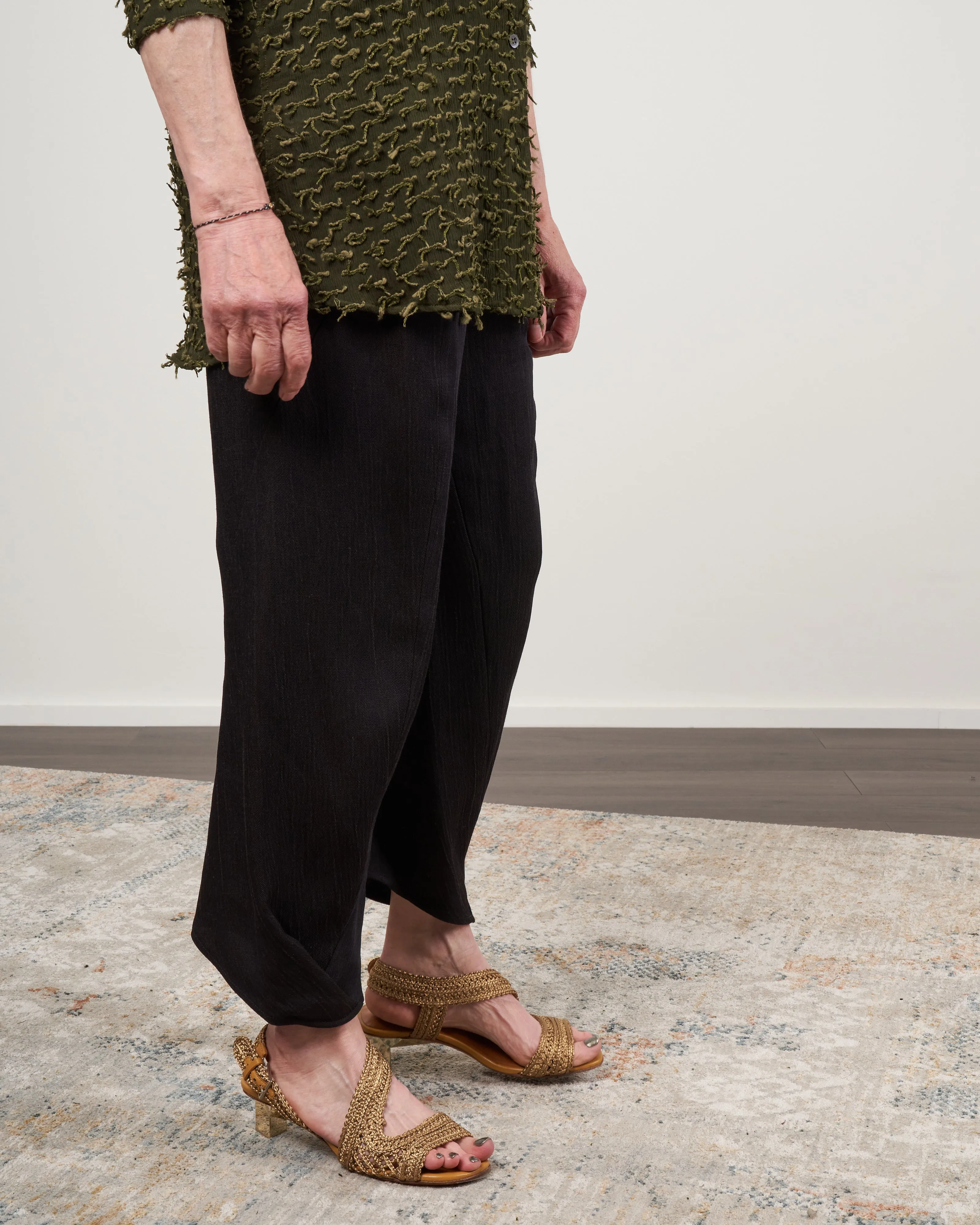 cropped akeo pant - black linen drape