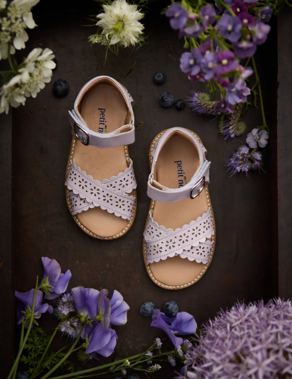 Crossover Scallop Flower - Iris Patent