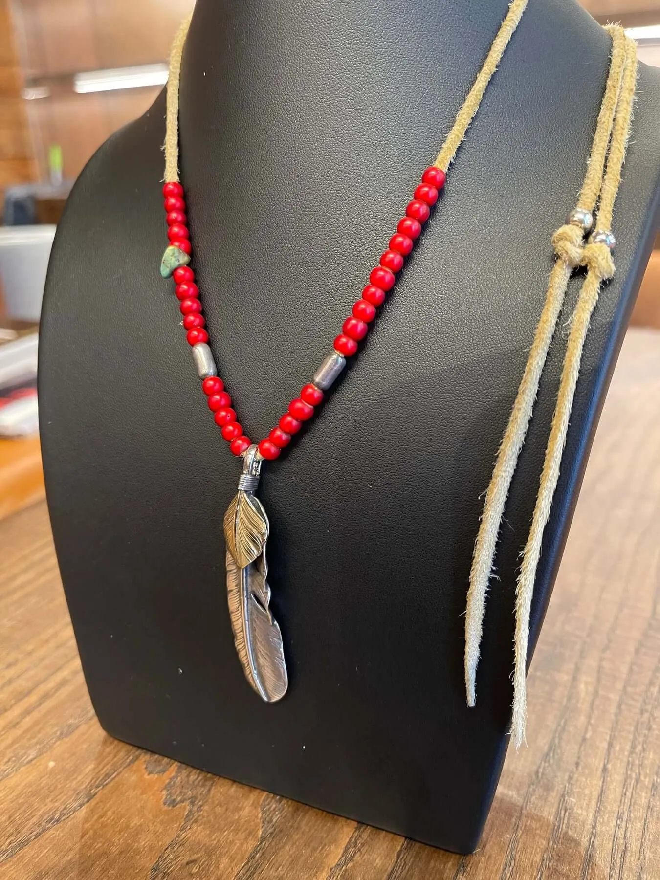 Goros Gold Top Feather Red Beads Setup