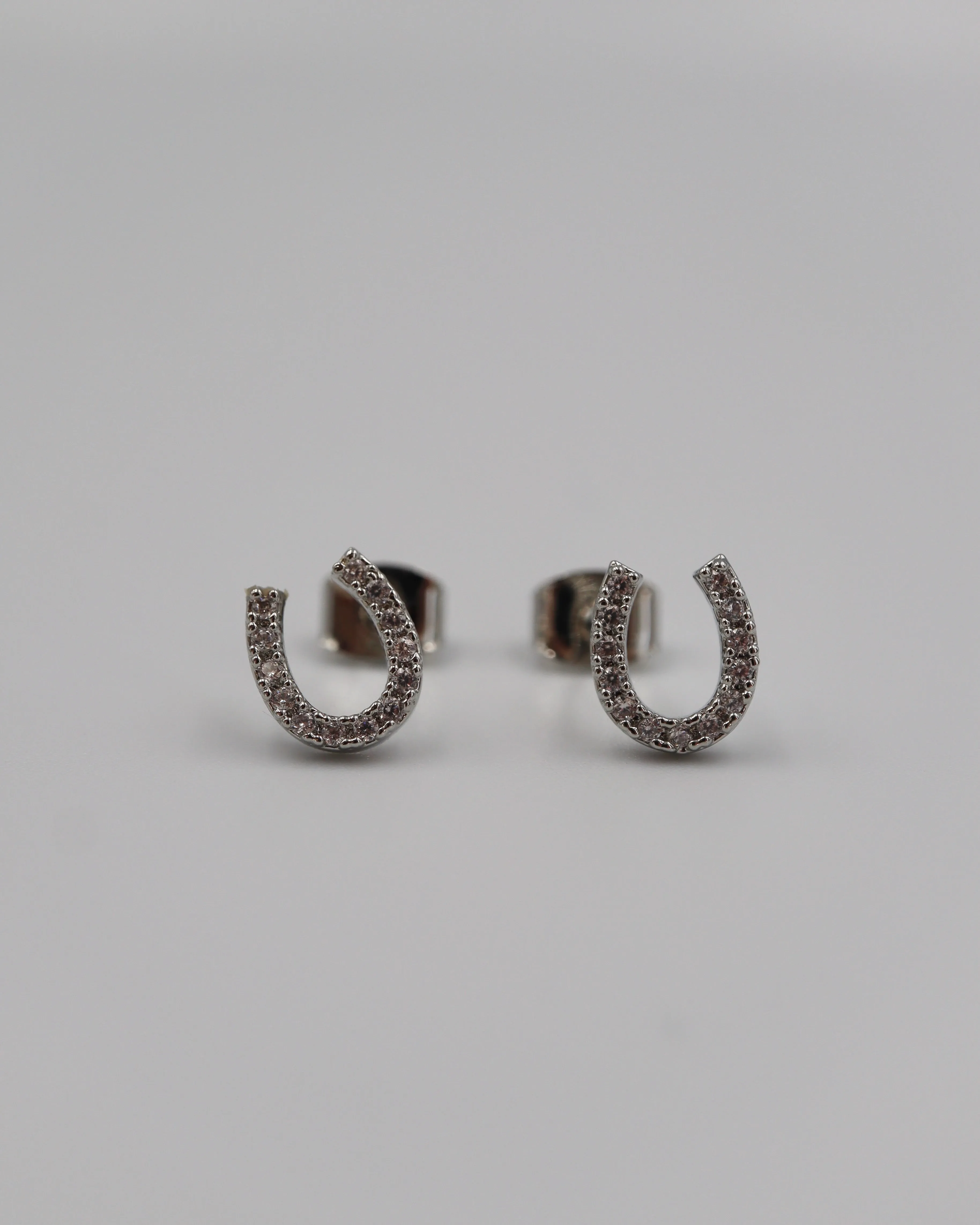 horse shoe pierce