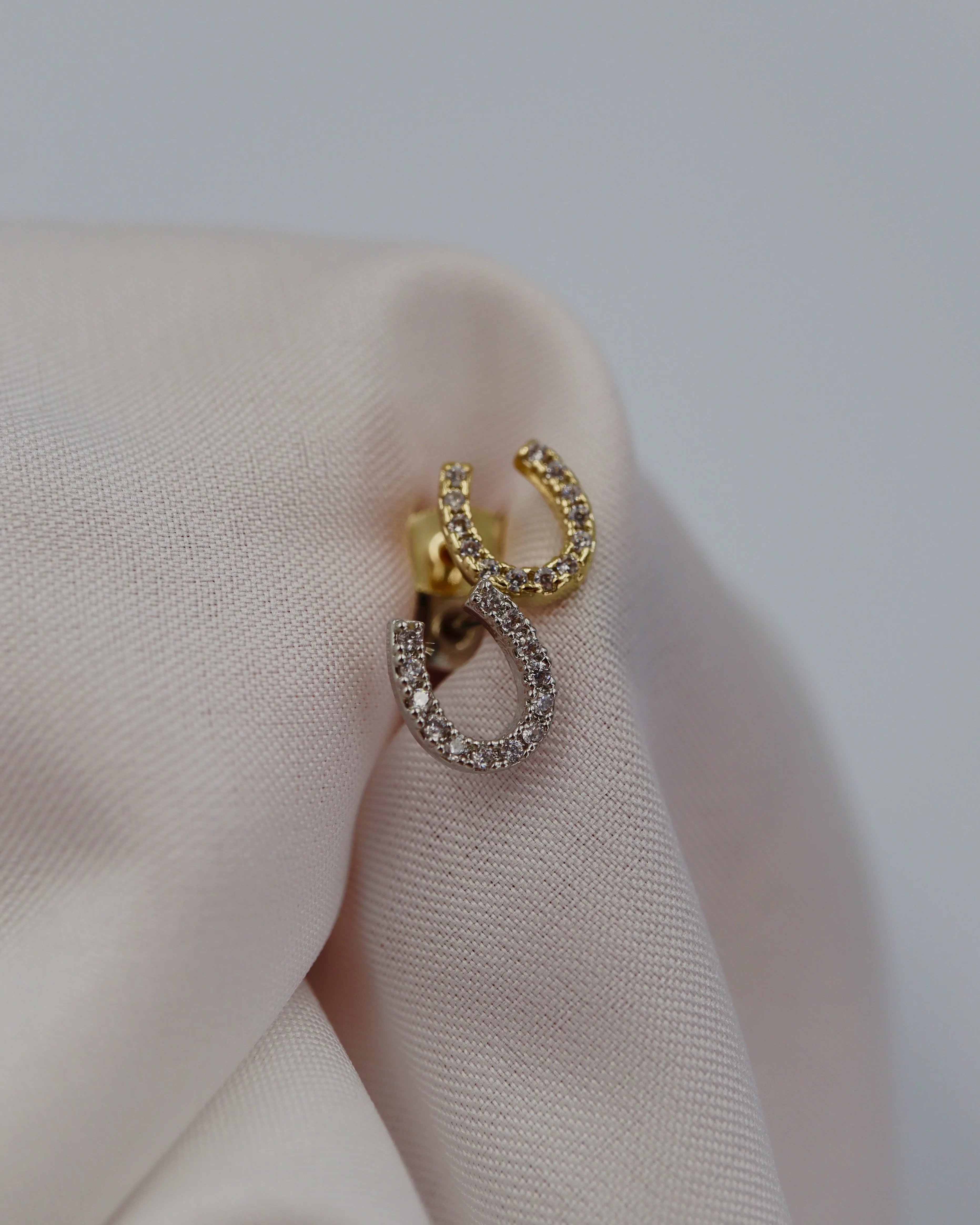 horse shoe pierce