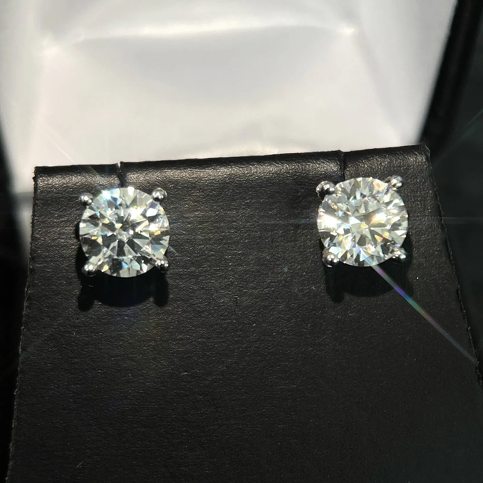 Luxury Edition VVS1 Certified Moissanite