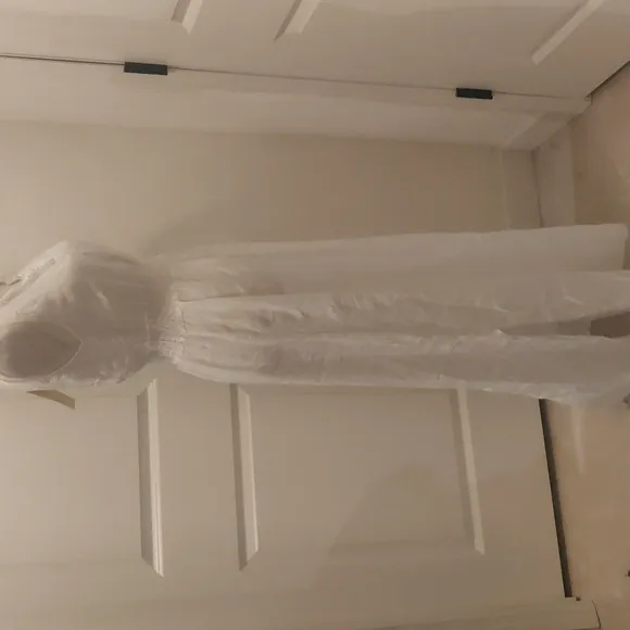 New! Terzo Millennio white pure linen gown. Made in Italy. Fine weave fabric