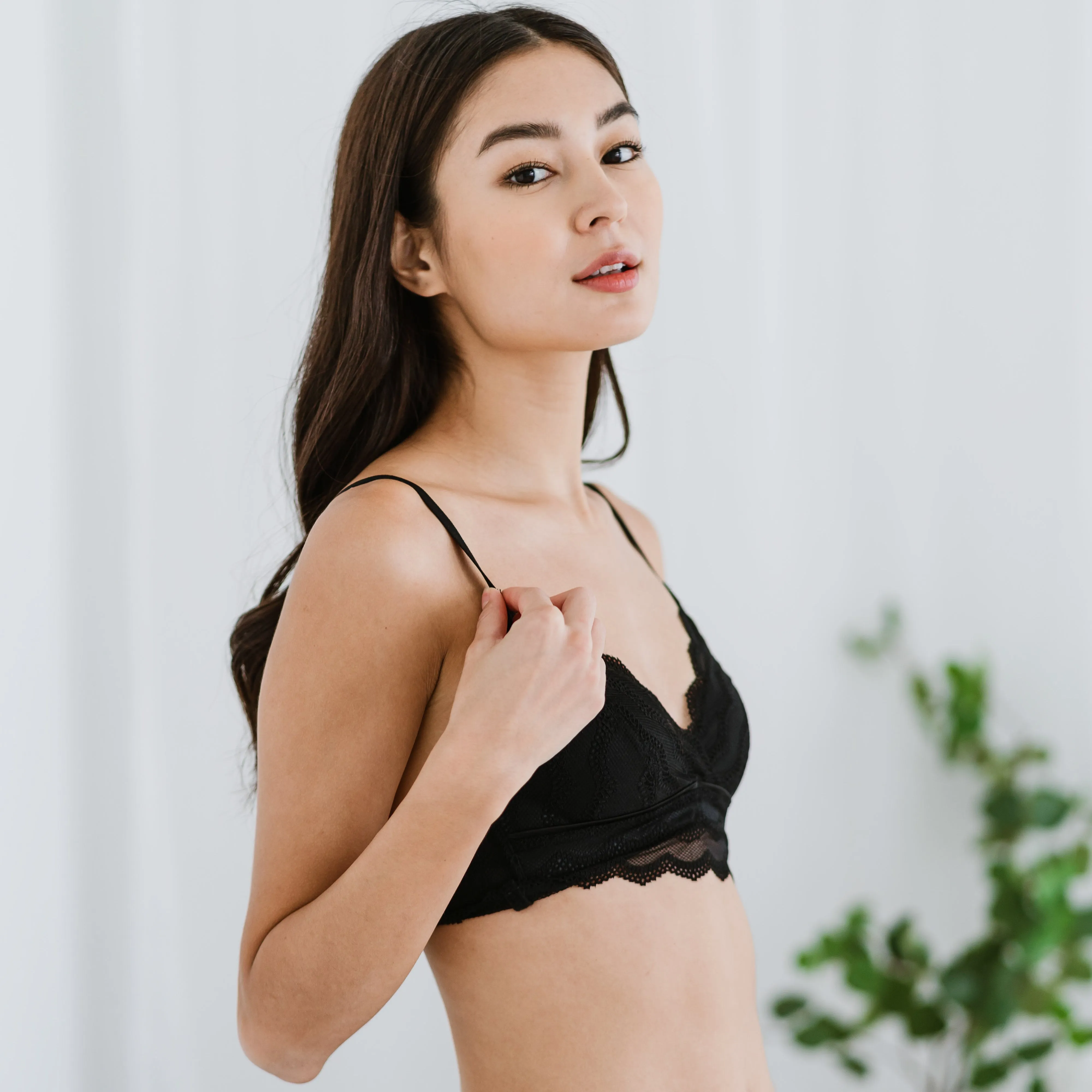 The Sexy Back Lacey Bralette in Black (Size S & L only)