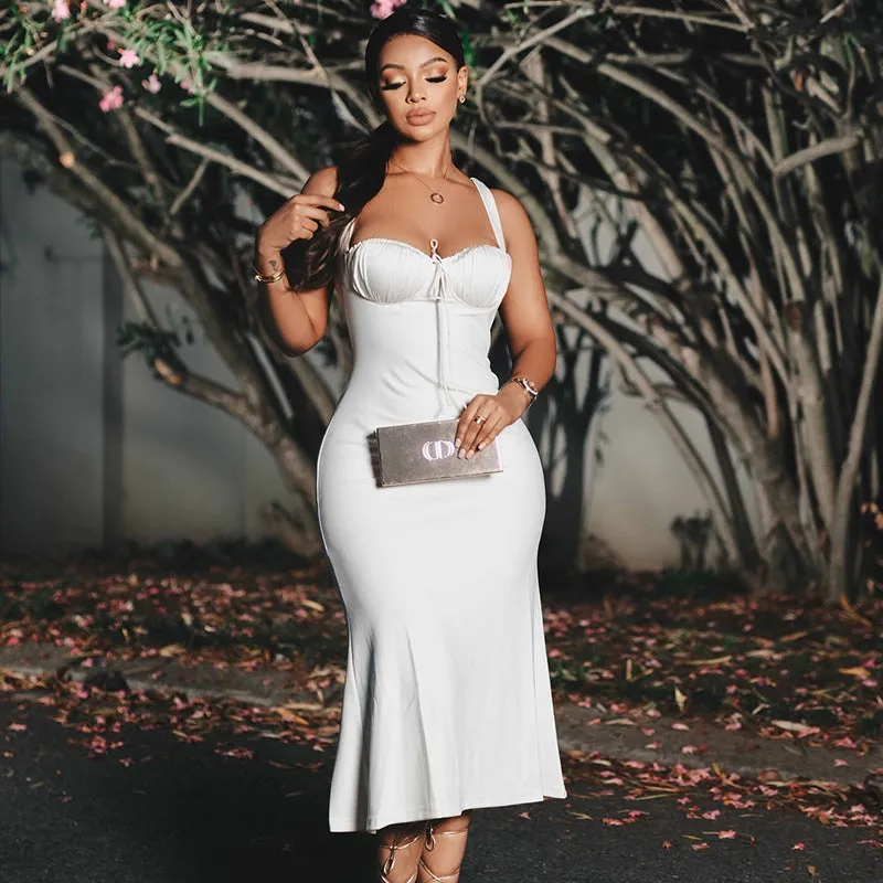 Timeless Elegance Bodycon Midi Dress with Bustier Detail and Flowing Hem