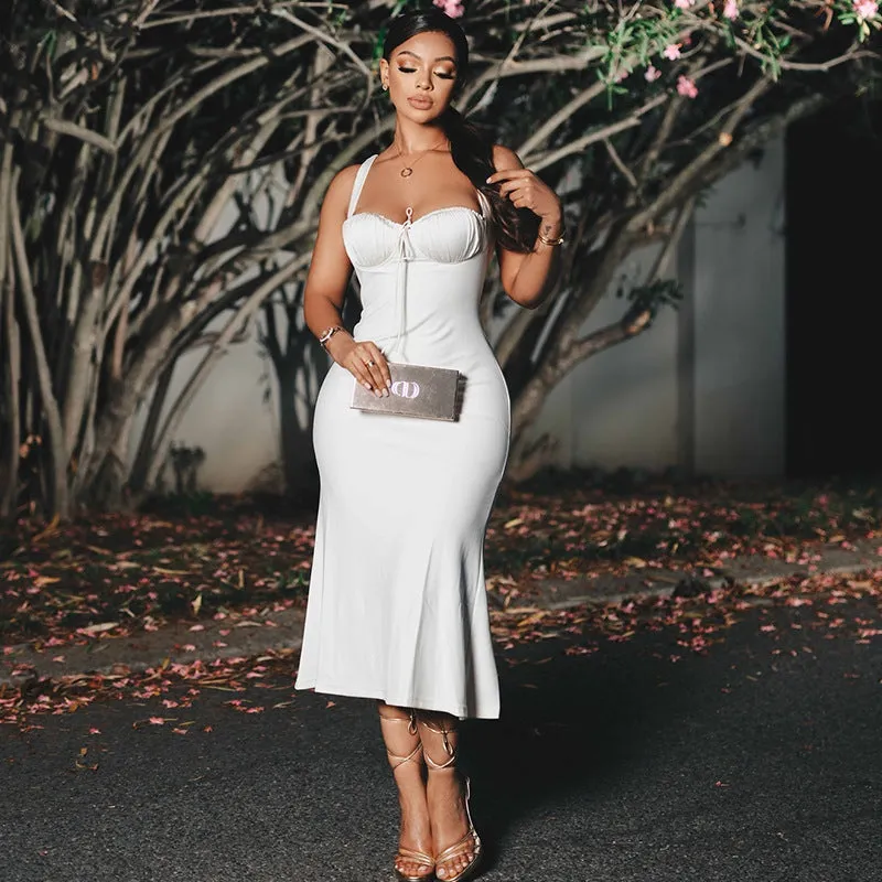 Timeless Elegance Bodycon Midi Dress with Bustier Detail and Flowing Hem