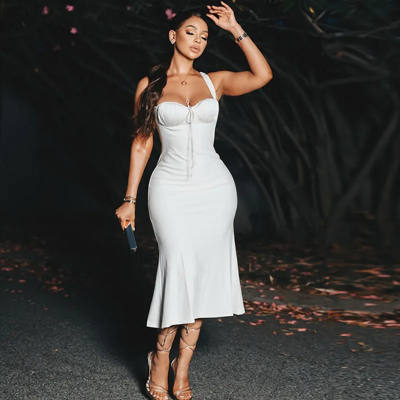 Timeless Elegance Bodycon Midi Dress with Bustier Detail and Flowing Hem