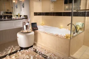 Venetian Luxury Bath Suite Experience